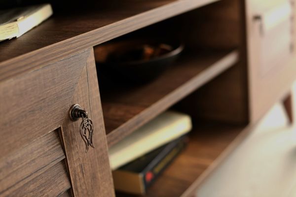 Panjurlu Raflı - 110 Cm Tv Sehpası Barok Ceviz